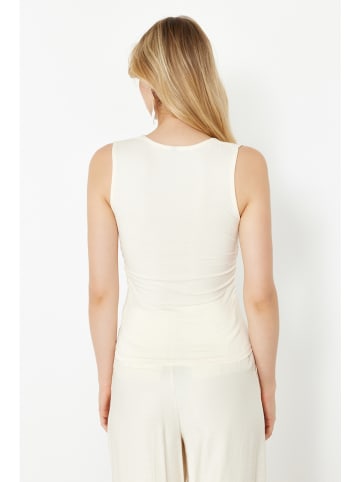 trendyol Top in Creme