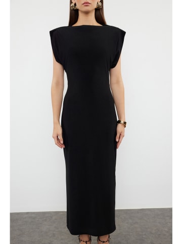trendyol Kleid in Schwarz