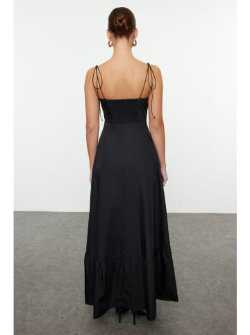 trendyol Kleid in Schwarz