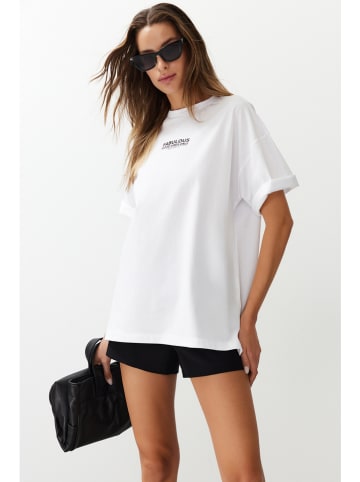 trendyol Shirt in Creme