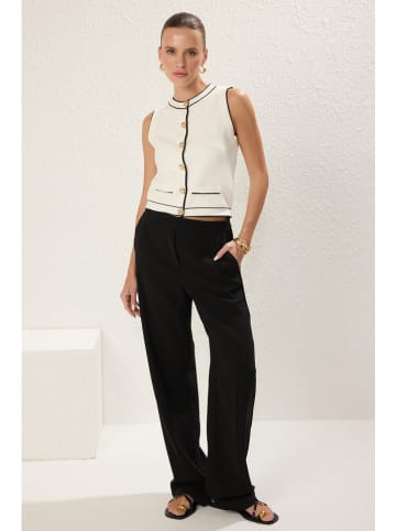 trendyol Top in Creme