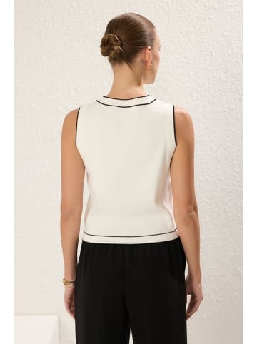 trendyol Top in Creme