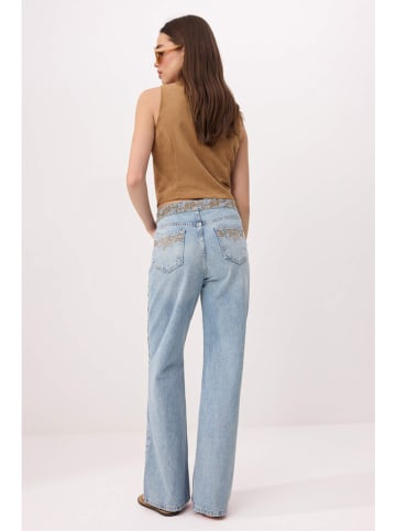 trendyol Dżinsy - Comfort fit - w kolorze błękitnym