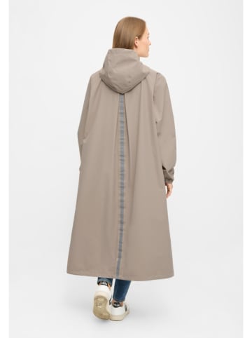 Derbe Regenmantel in Beige