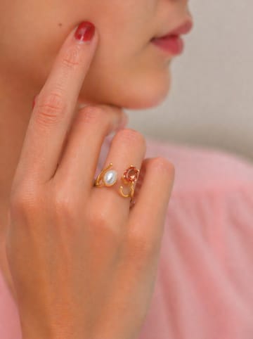 Pierres de Jade Vergold. Ring mit Edelsteinen und Perle