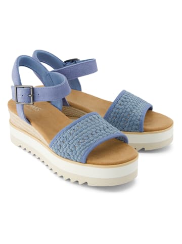 TOMS Keilsandaletten in Hellblau