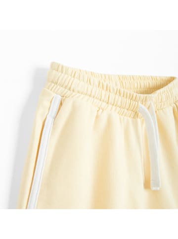 COOL CLUB Sweatshorts in Gelb