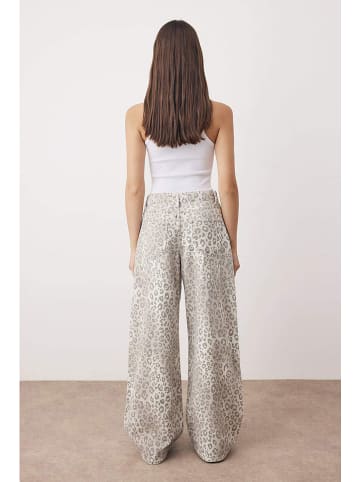 trendyol Dżinsy - Wide Leg - w kolorze beżowym
