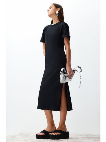 trendyol Kleid in Schwarz