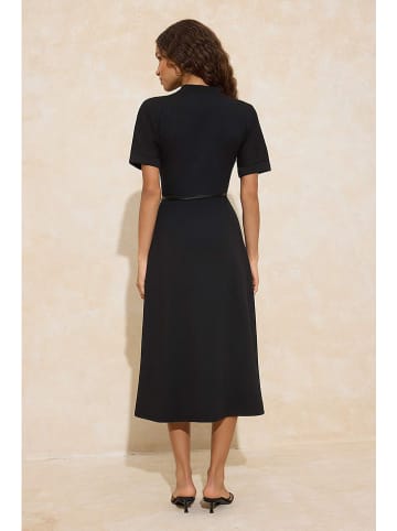 trendyol Kleid in Schwarz
