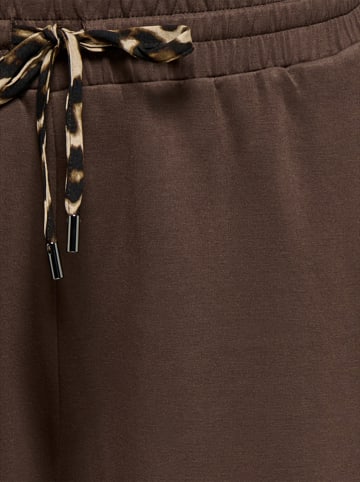ONLY Carmakoma Shorts in Braun
