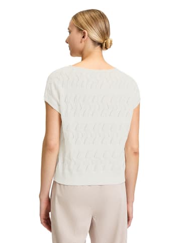 BETTY & CO Sweter w kolorze kremowym