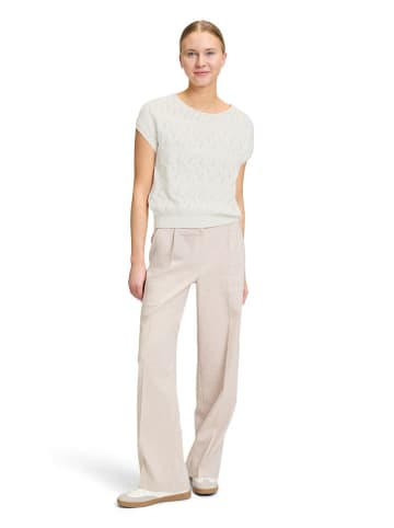 BETTY & CO Sweter w kolorze kremowym