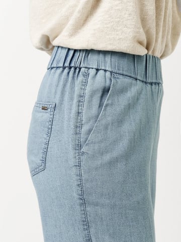 Toni Hose in Hellblau