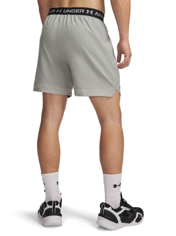 Under Armour Trainingsshorts in Grau