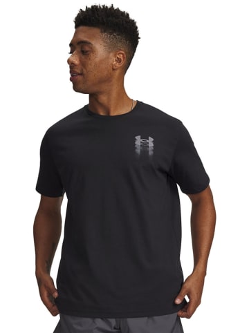 Under Armour Shirt in Schwarz