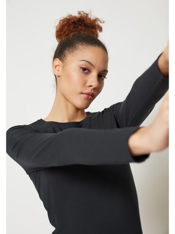 Skiny Longsleeve in Schwarz