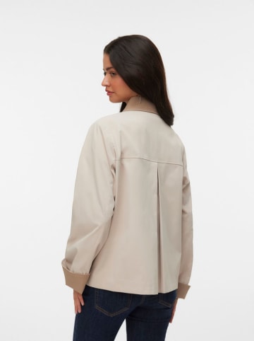 Vero Moda Kurtka przejściowa w kolorze kremowym