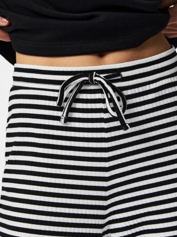 Pieces Stoffhose "Laya" in Schwarz/ Weiß
