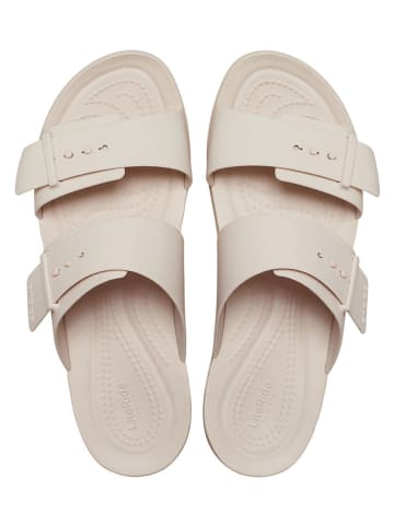 Crocs Klapki "Brooklyn Buckle" w kolorze beżowym