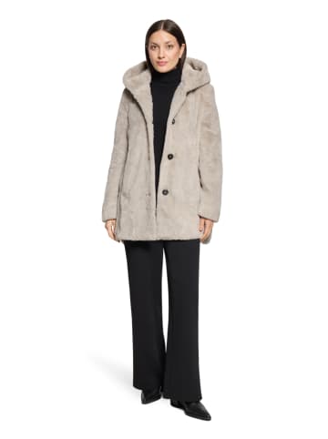 Betty Barclay Kunsfellmantel in Taupe