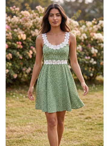 SOULSHAE Kleid in Grün/ Weiß