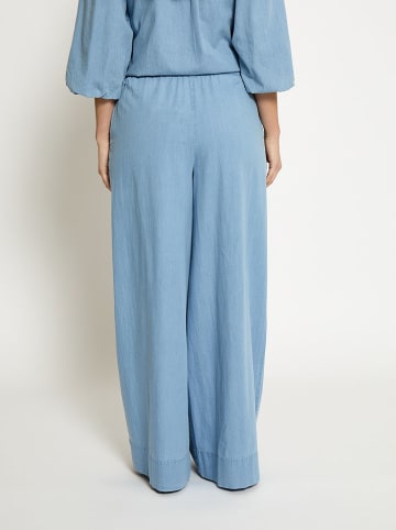 Marlenehose in Hellblau