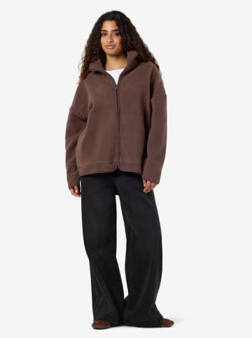 Noisy may Tusssenjas "Cozy" bruin