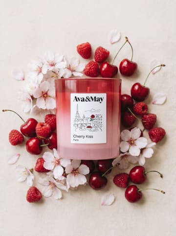 AVA&MAY Świeca zapachowa "Cherry Kiss" - 220 g