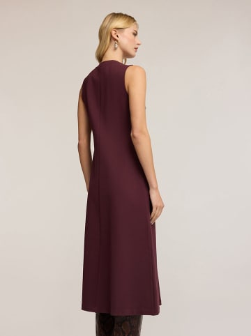 Kleid in Bordeaux
