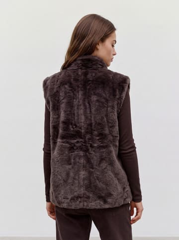 Vero Moda Teddyweste in Dunkelbraun