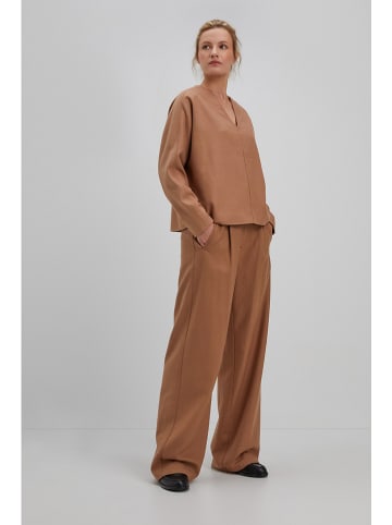 Sweter w kolorze karmelowym