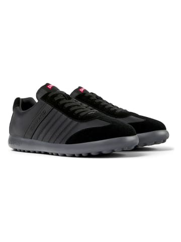 Sneakers in Schwarz