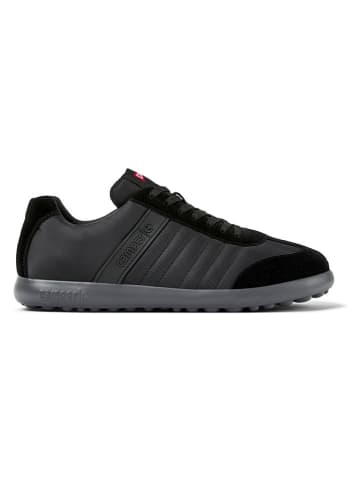 Sneakers in Schwarz