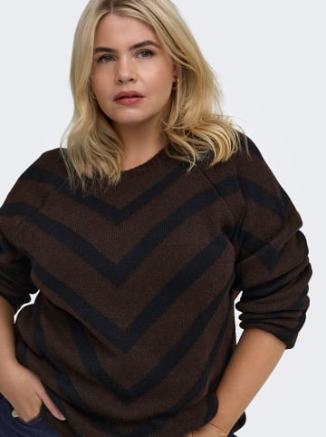 ONLY Carmakoma Sweter w kolorze brązowym