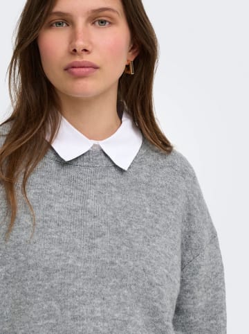 Sweter w kolorze szarym