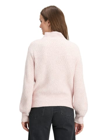Sweter w kolorze jasnoróżowym