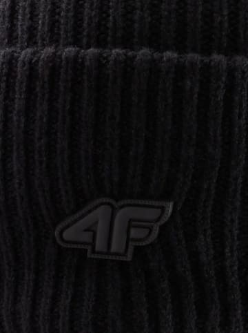 4F Czapka w kolorze czarnym