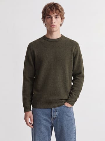 Sweter w kolorze oliwkowym