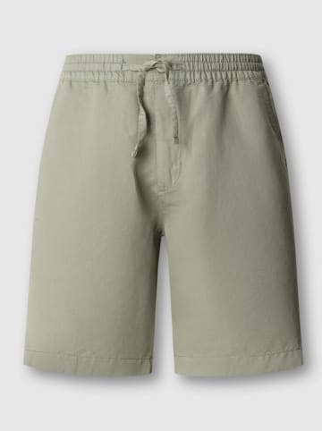 Bermudas in Khaki