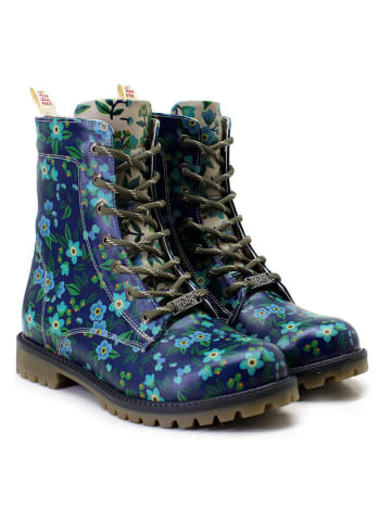 Boots in Dunkelblau