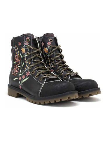 Boots in Dunkelblau