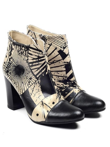 Boots in Dunkelblau