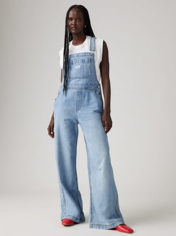 Jeans-Latzhose in Hellblau