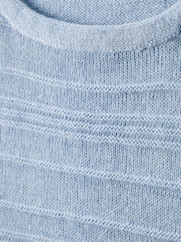 Pullover in Hellblau