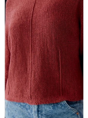 Sweter w kolorze czerwonym