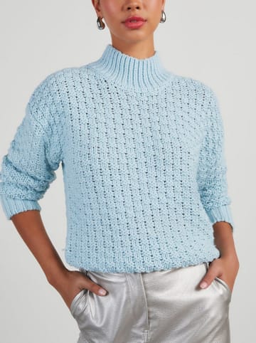 Pullover in Hellblau
