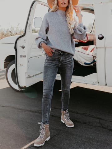 Pullover in Grau