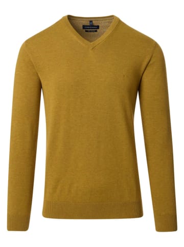 Sweter w kolorze musztardowym