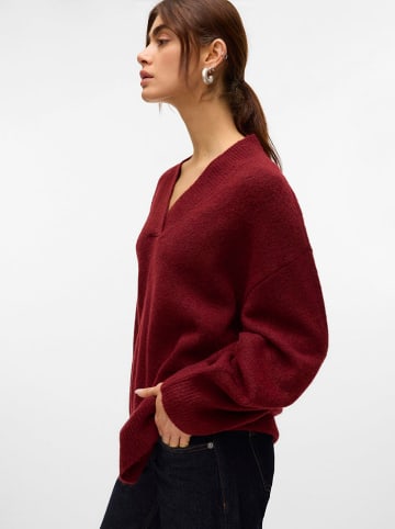 Sweter w kolorze bordowym